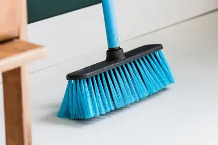 Хозяйственный инвентарь: Щетка YORK Центи/Азур с рукояткой