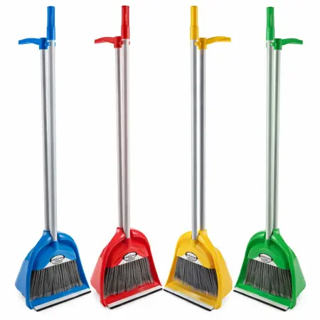 Вик: Набор совок-контейнер и щетка Uctem